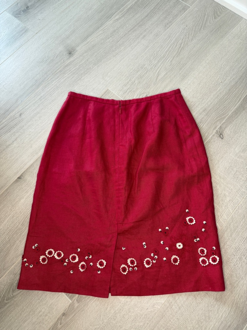Ann Taylor Red Linen Floral Embroidered Beaded Pencil Skirt Sz 2 - Picture 2 of 10